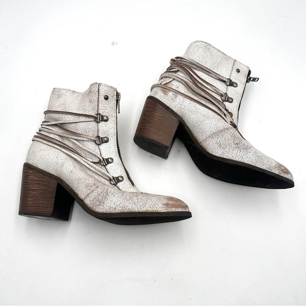 Buckle - Sbicca Peace Keeper Leather Boot - Women's Shoes White | size 7 - Picture 3 of 16